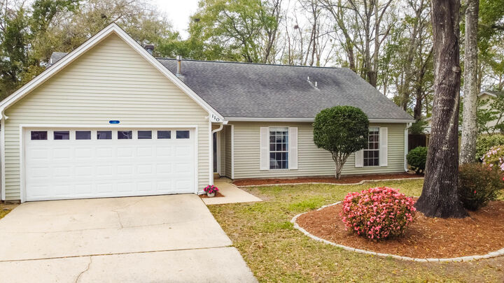 Property Photo:  110 Meadowbrook Court  FL 32578 