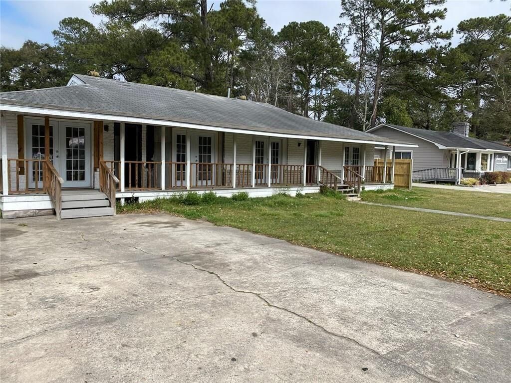Property Photo:  106 E Derenne Avenue  GA 31405 