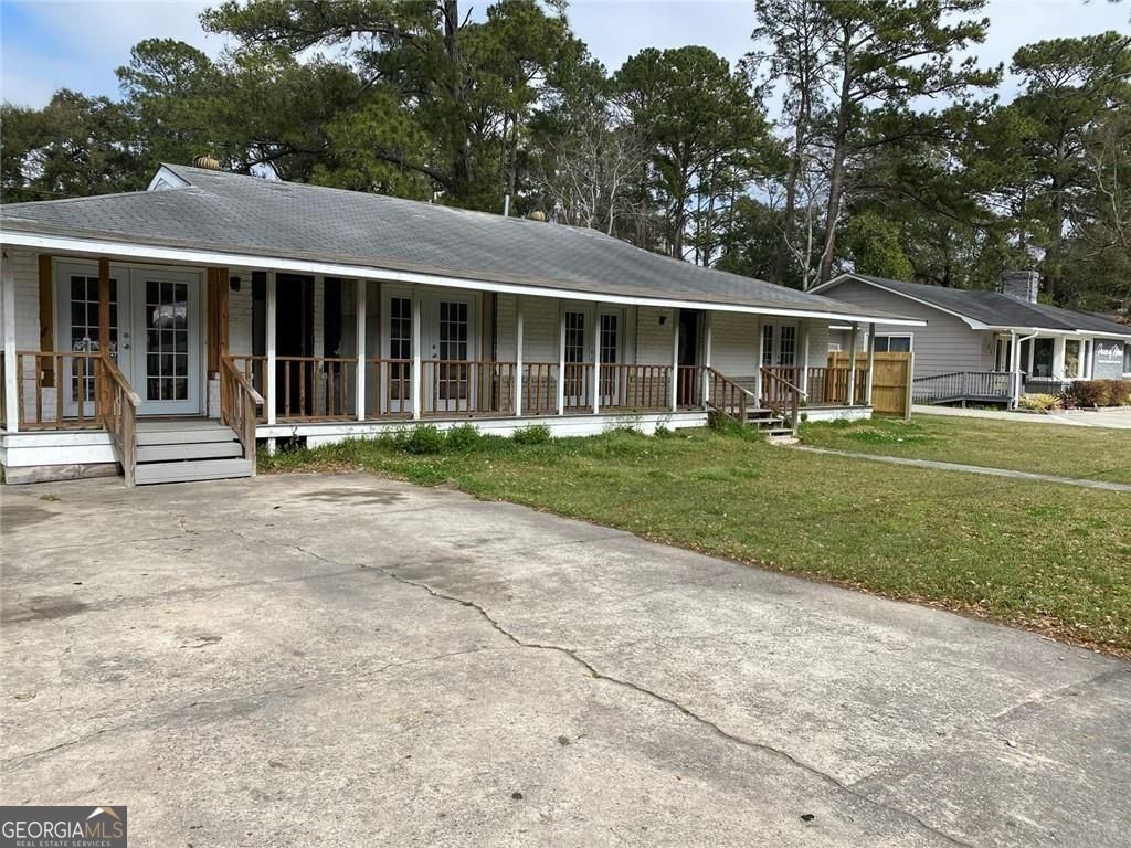 Property Photo:  106 E Derenne Avenue  GA 31405 