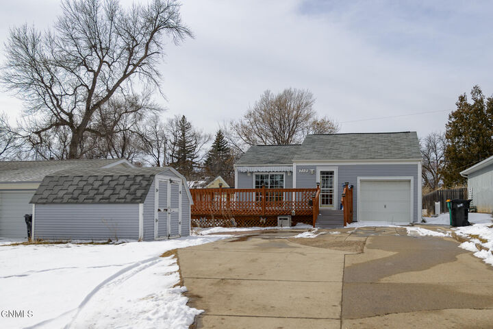 Property Photo: 710 13th Street ND 58501