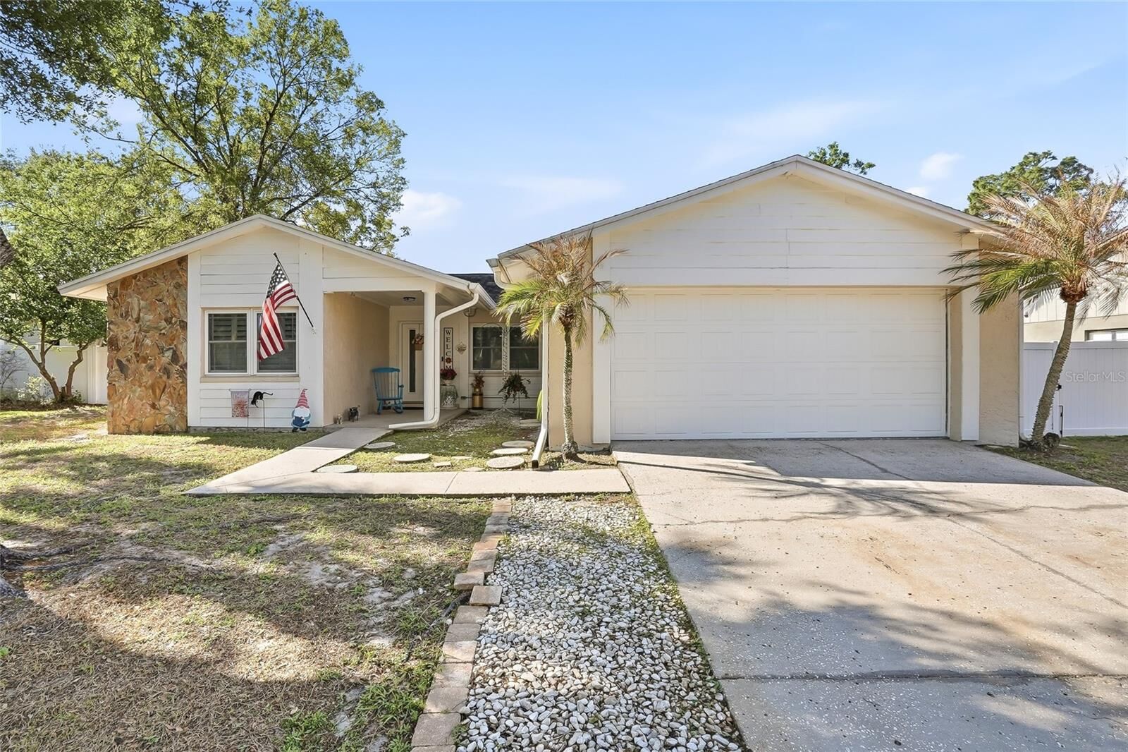 Property Photo:  605 Oakmoss Drive  FL 33511 