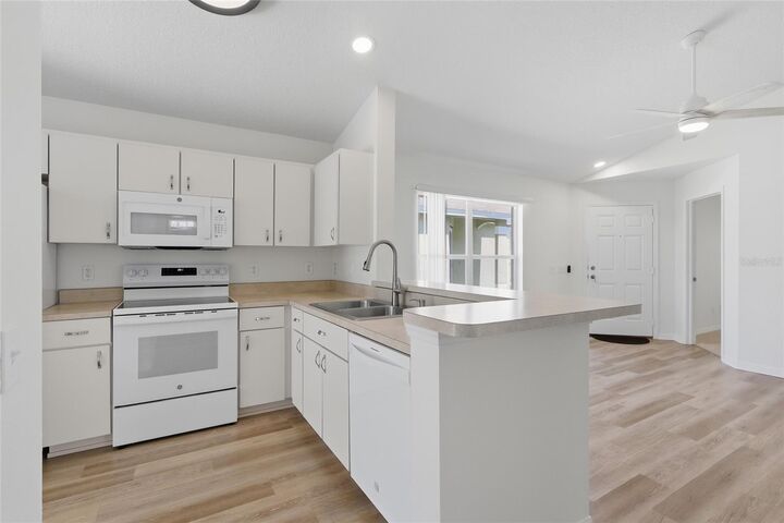 Property Photo:  4548 White Bay Circle  FL 33545 