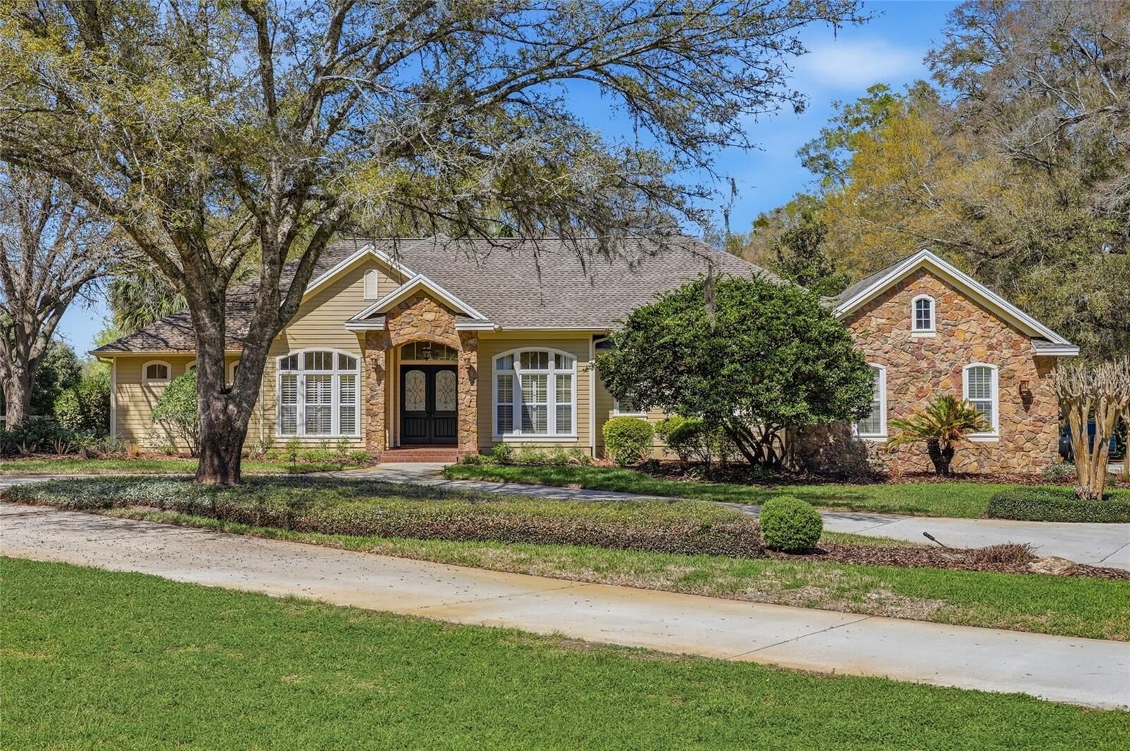 Property Photo: 14524 NW 41st Avenue FL 32669