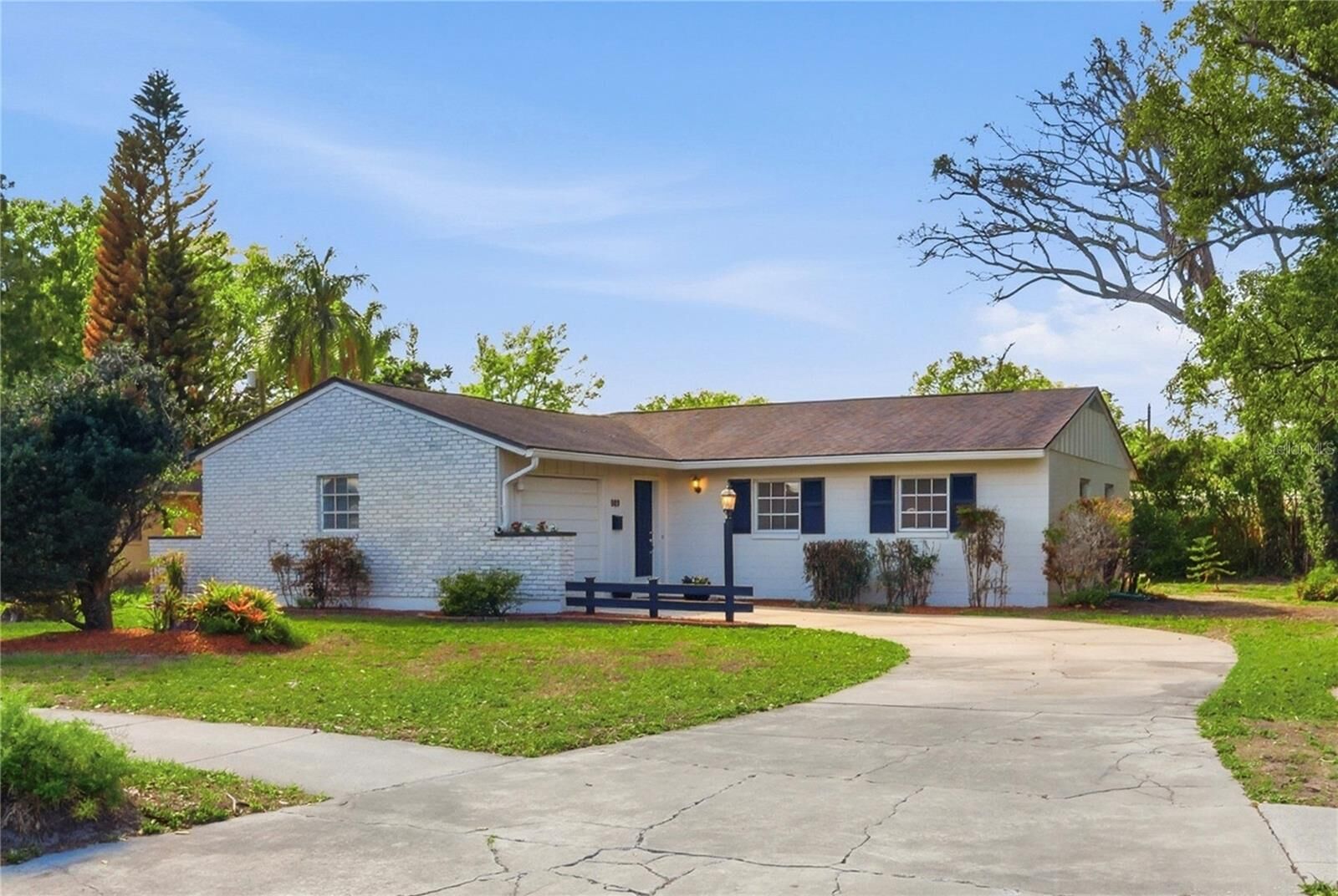 Property Photo:  989 Eastbrook Blvd  FL 32792 