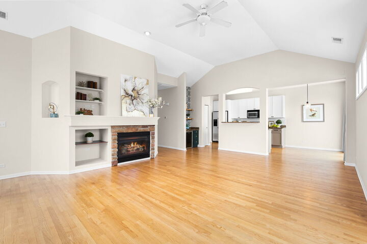 Property Photo: 360 Promontory Lane B IL 60084