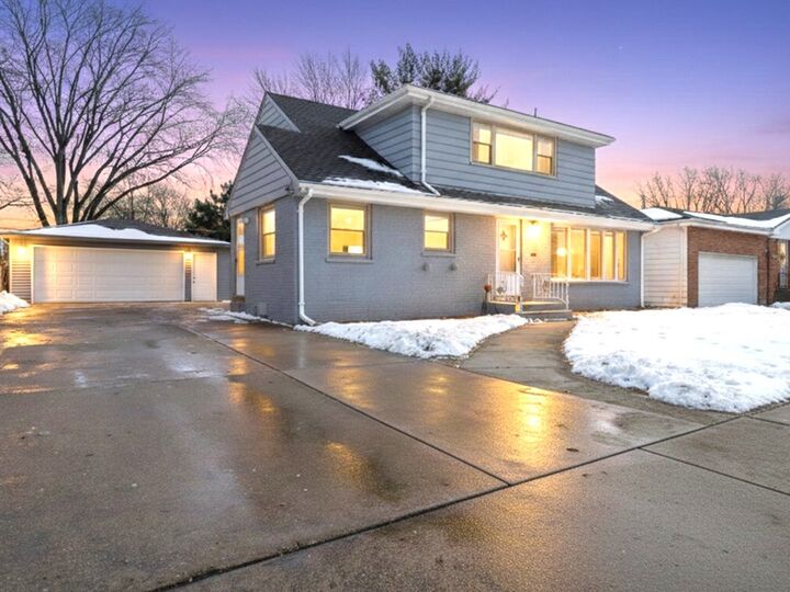 Property Photo:  507 S Waterman Avenue  IL 60004 