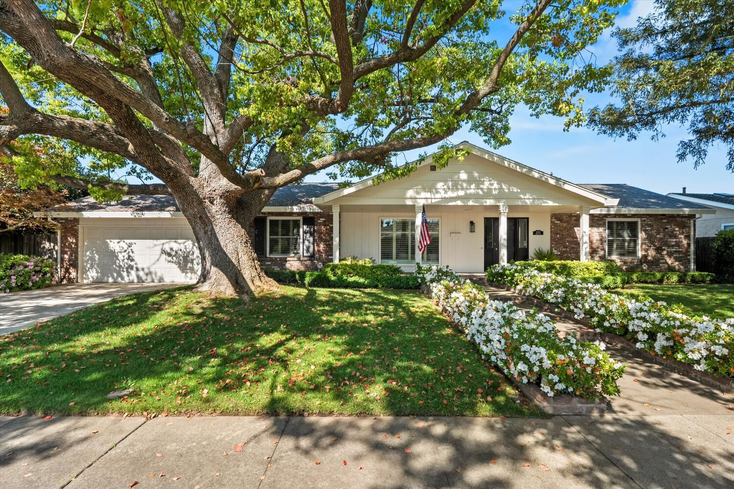 Property Photo: 2725 Morley Way CA 95864