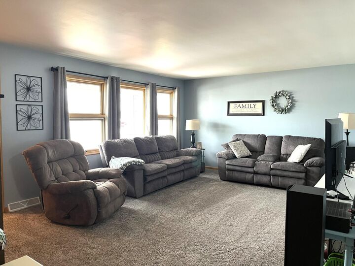 Property Photo: 1304 S State Street MN 56031