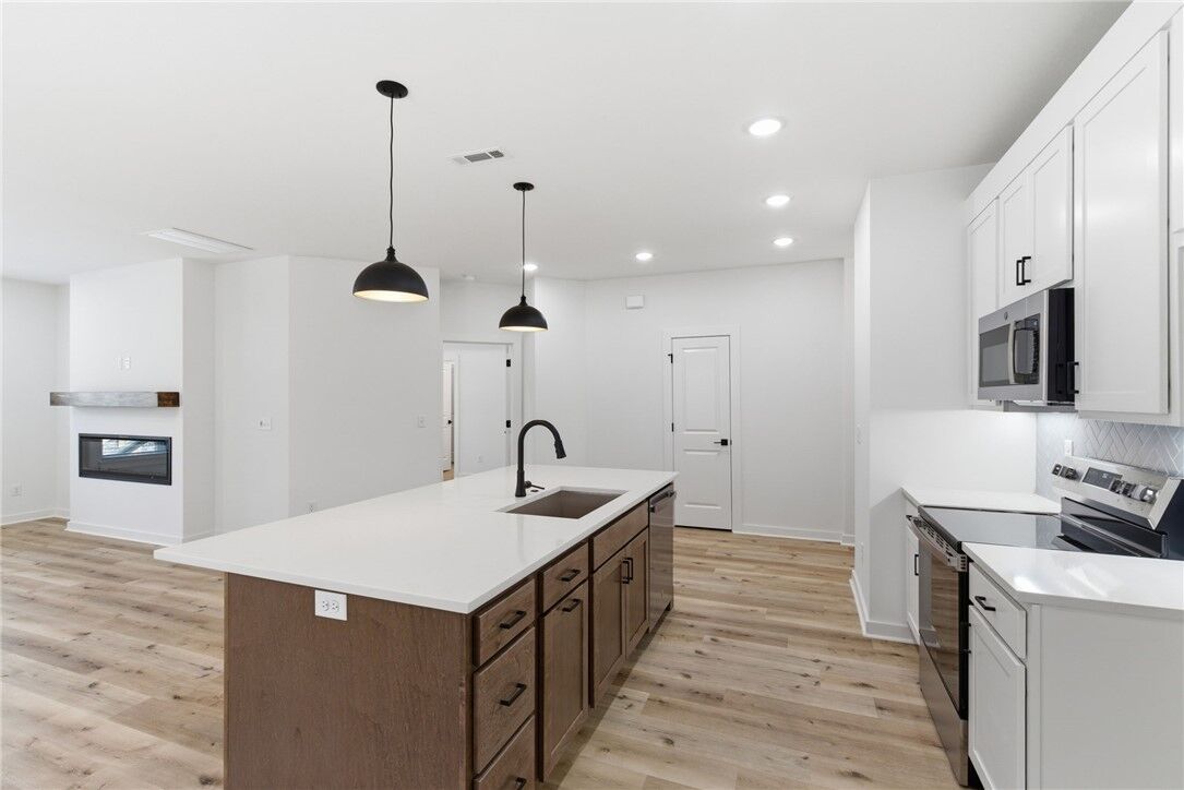 Property Photo:  5 Kirkdouglas Lane  AR 72715 