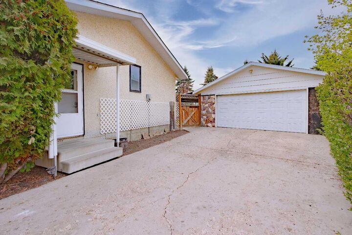 Property Photo: 518 3 Street AB T9W 1A7