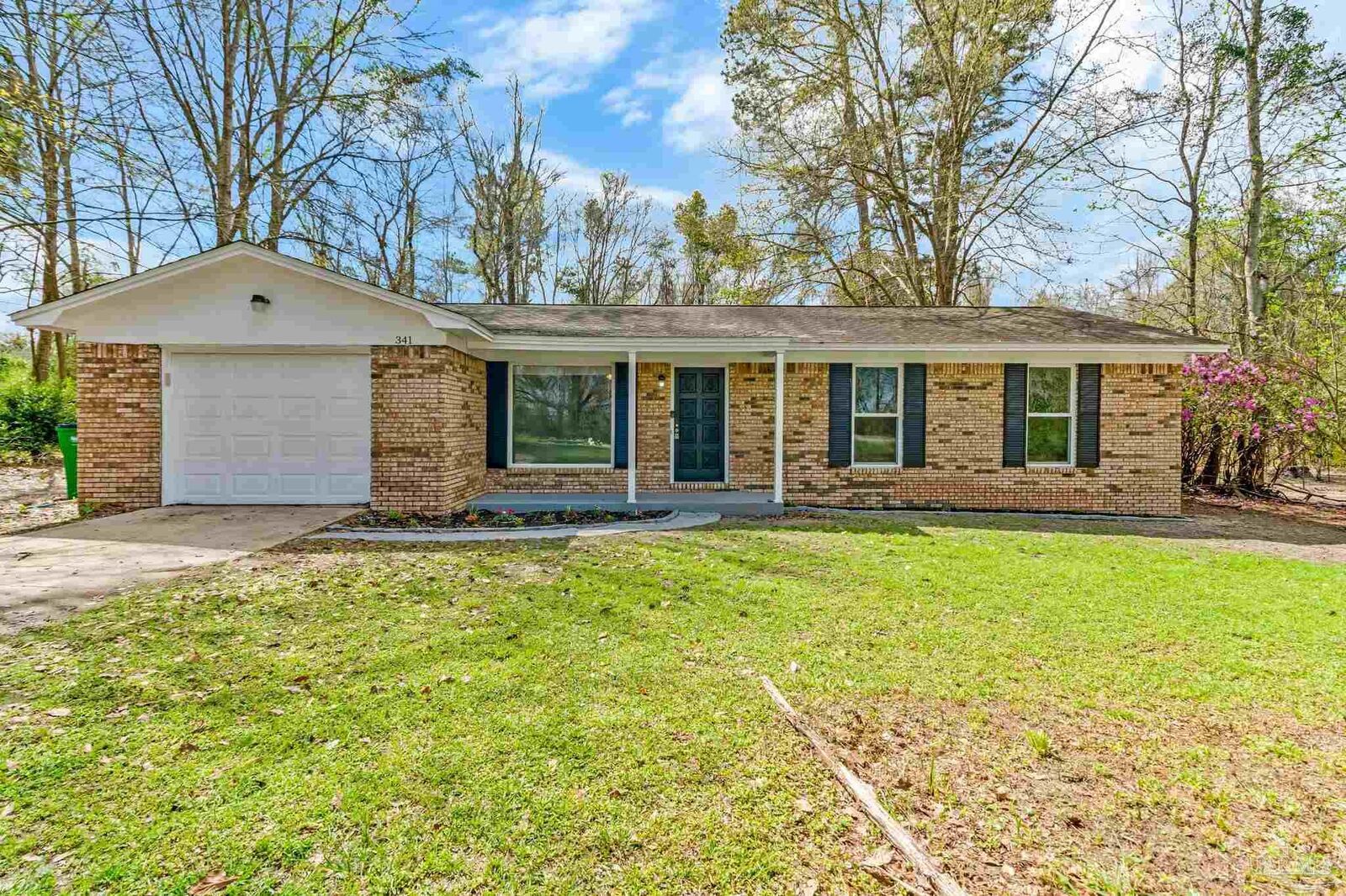 Property Photo: 341 E Hwy 4 FL 32535