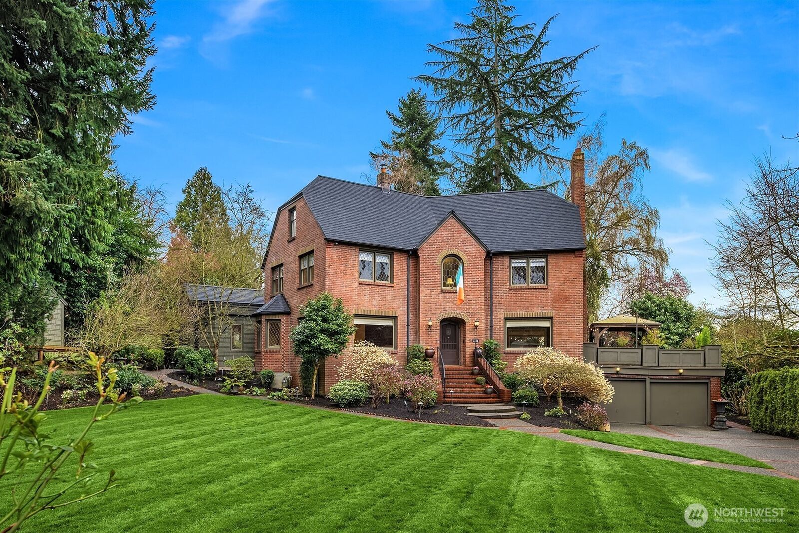 Property Photo: 3333 43rd Avenue NE WA 98105