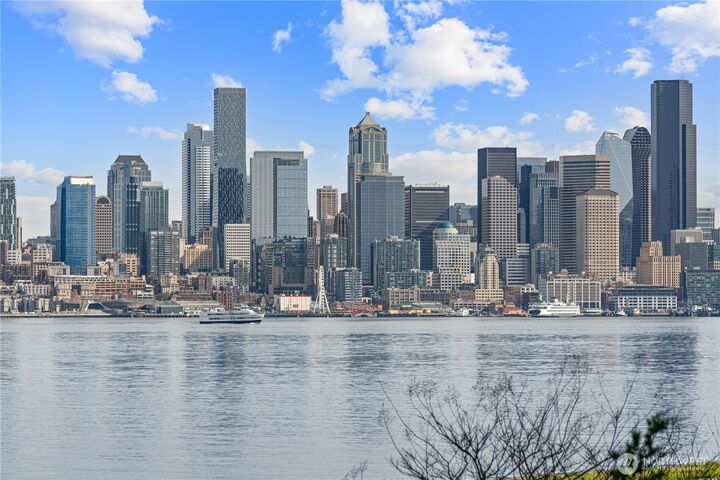 Property Photo:  1140  Alki Avenue SW 204  WA 98116 