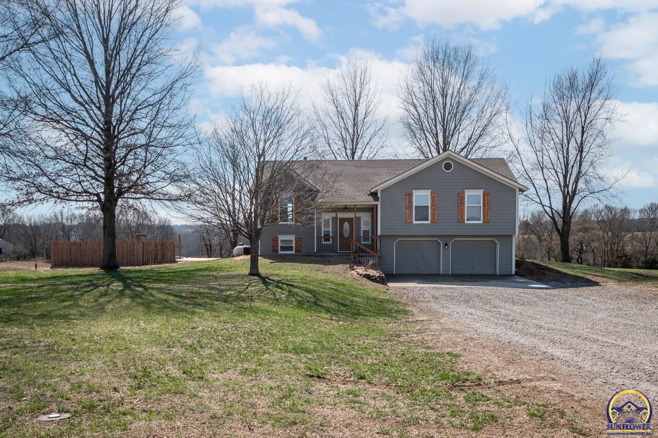 Property Photo:  18879 Kickapoo Ridge Rd  KS 66048 