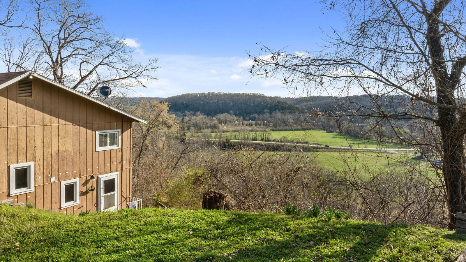 Property Photo:  300 Summit Lane  MO 64854 