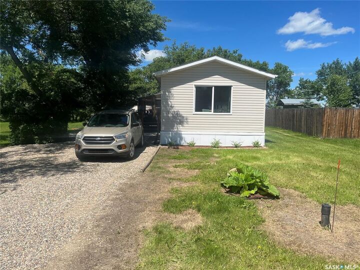12 Prairie View Crescent — photo 1