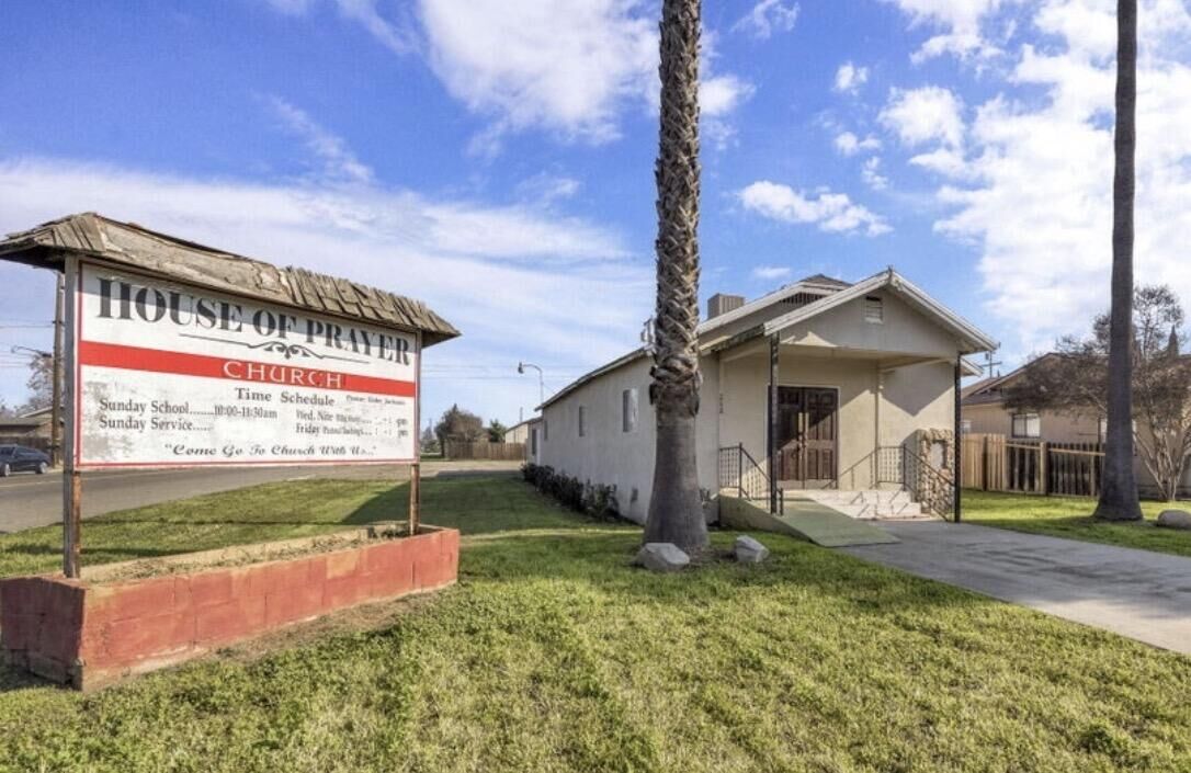 Property Photo:  260 N Los Angeles Street  CA 93274 