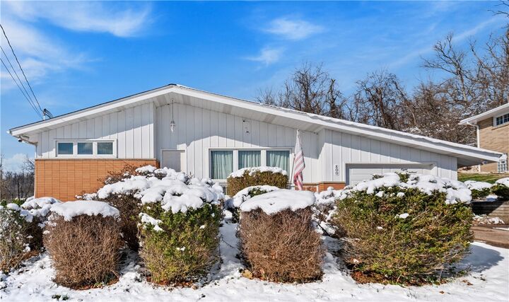 Property Photo:  800 Ridge Ave  PA 15022 