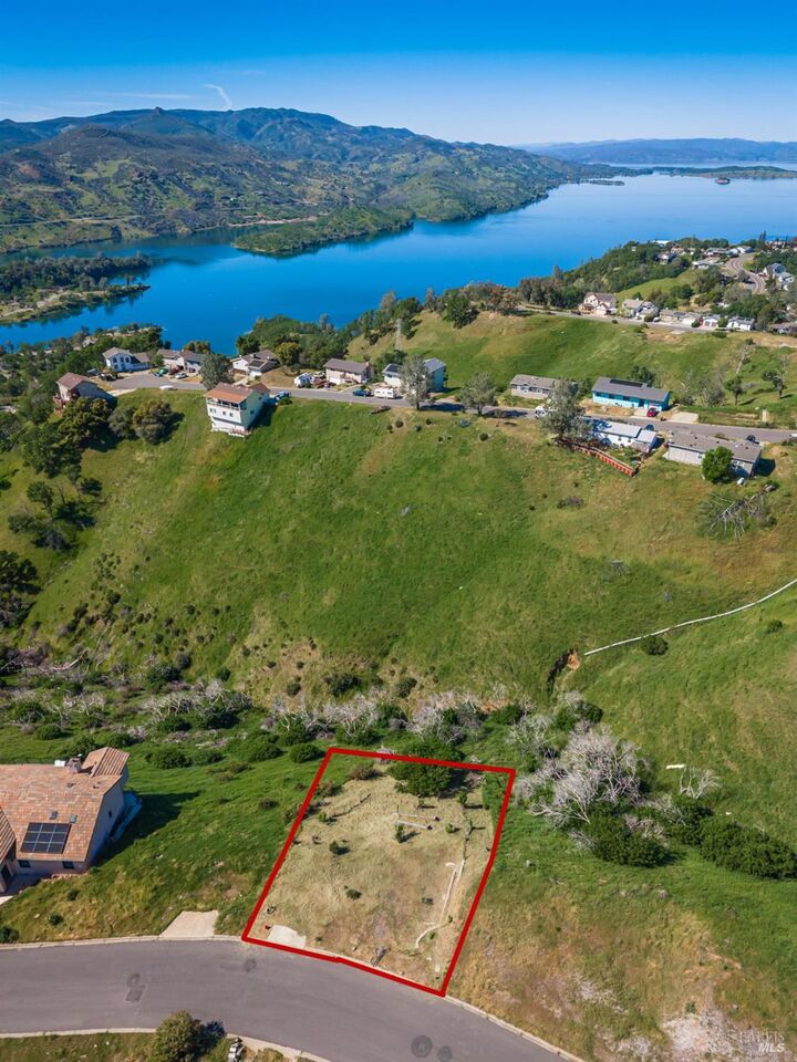 Property Photo:  318 Black Oak Lane  CA 94558 