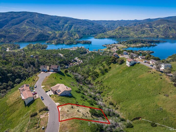 Property Photo:  318 Black Oak Lane  CA 94558 