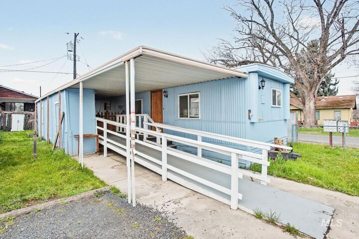 Property Photo: 924 Vista Ave 2 ID 83501