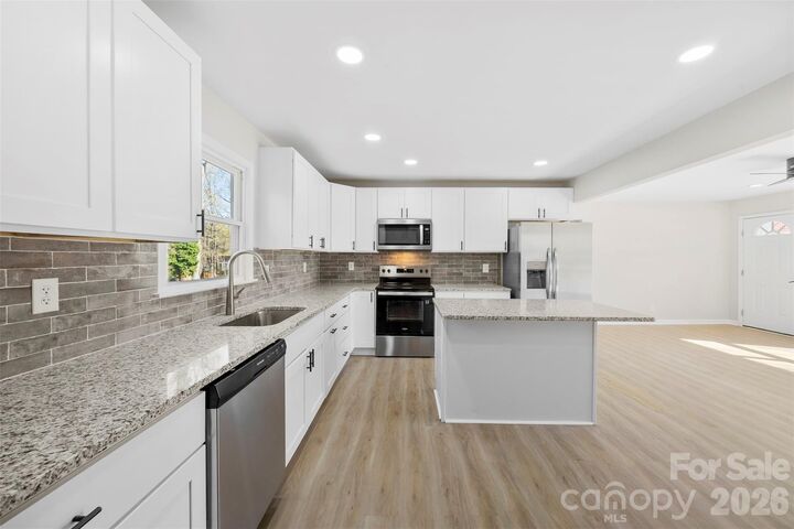 Property Photo:  1105 Stanton Drive  NC 28150 