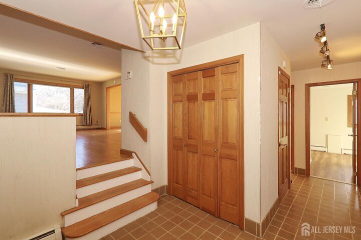 Property Photo:  240 Twin Oaks Terrace  NJ 07090 