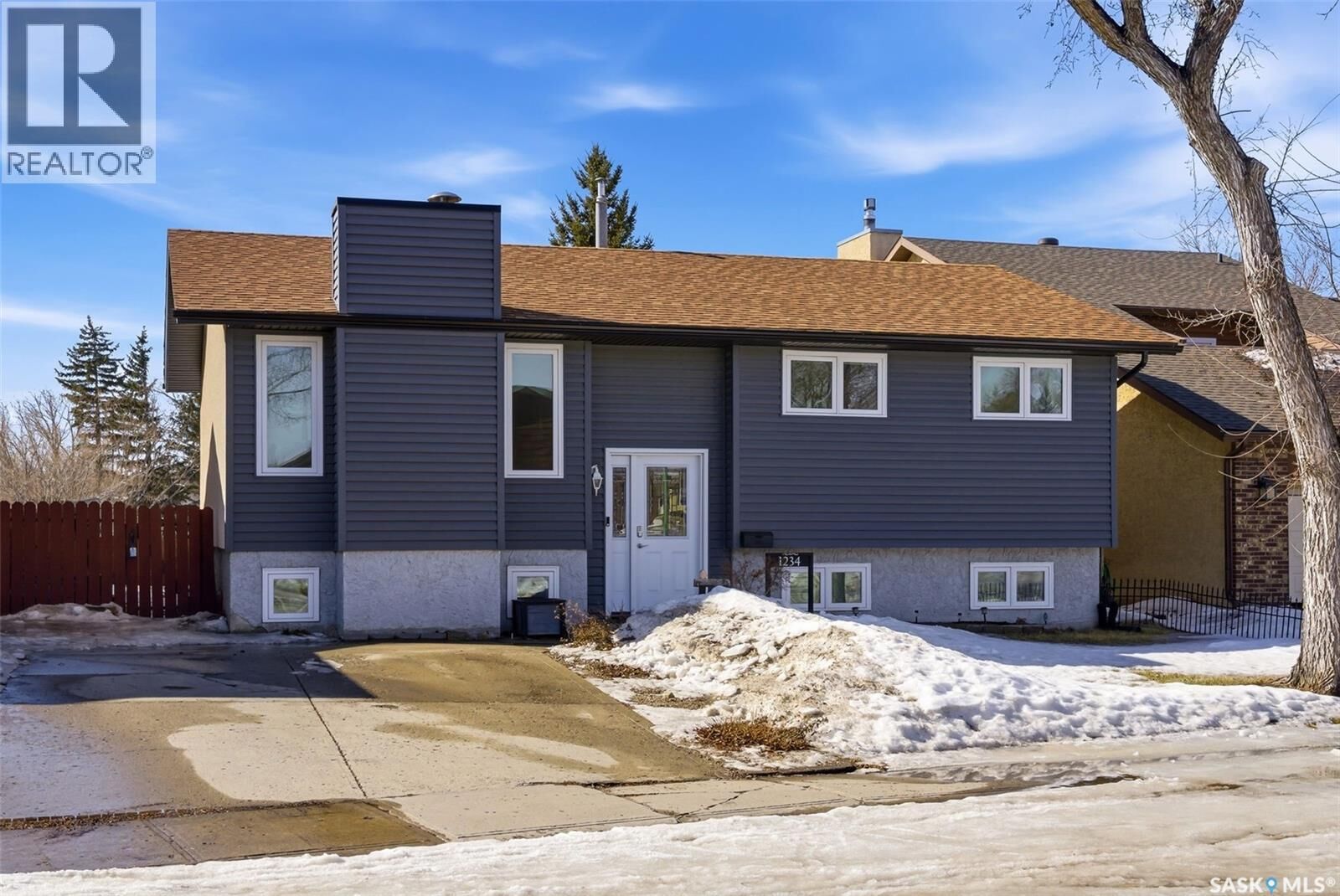 Property Photo: 1234 James Crescent SK S4N 6A5