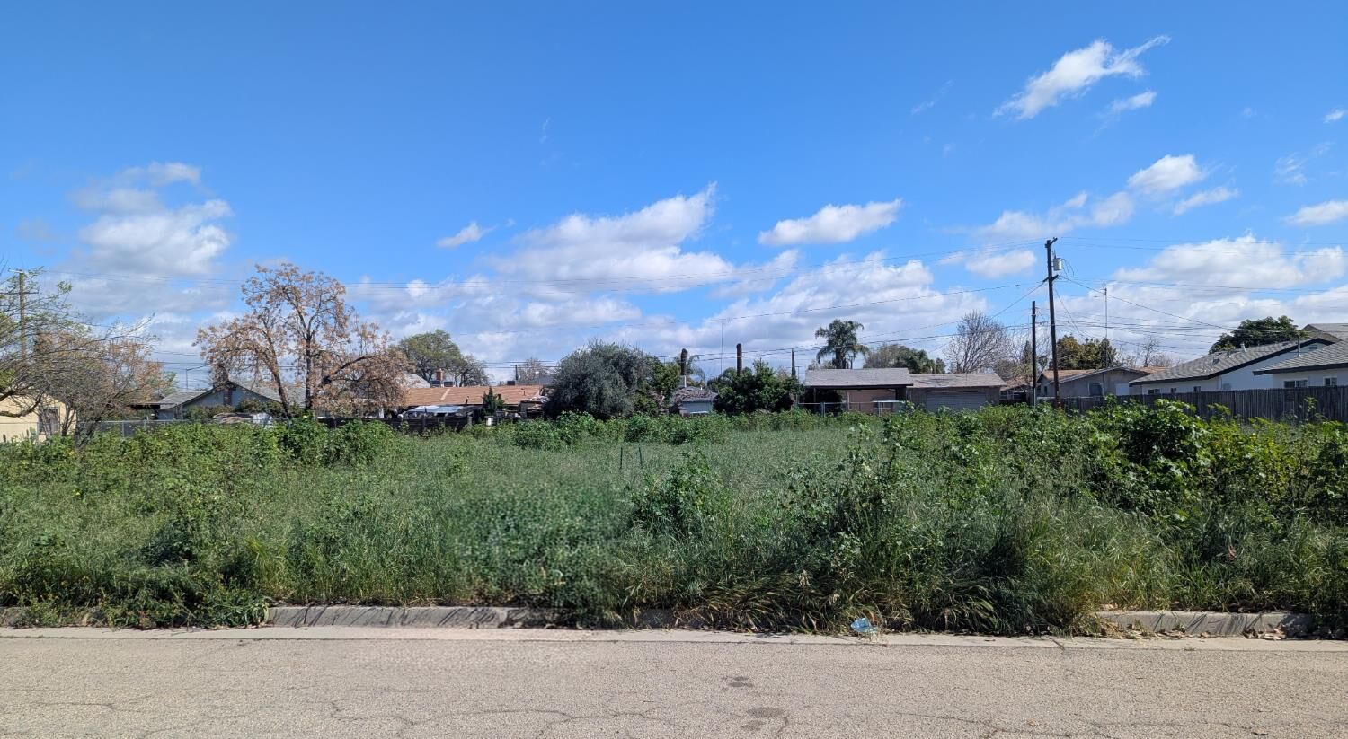 Property Photo:  912 L Street  CA 93657 