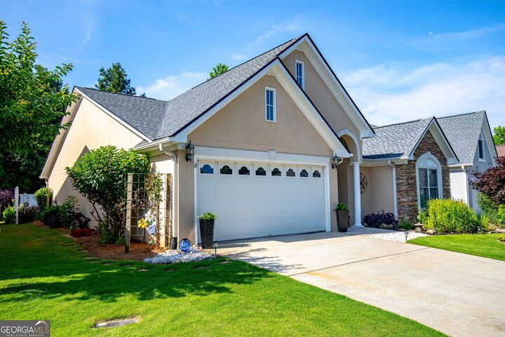 Property Photo: 209 Collierstown Way GA 30269