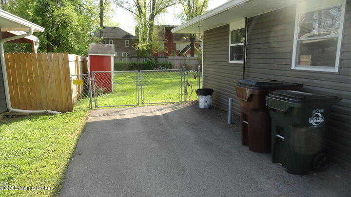 Property Photo:  1406 Mill Race Rd  KY 40242 