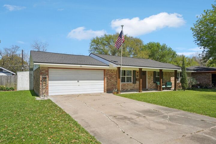 Property Photo:  1702 16th Ave N  TX 77590 