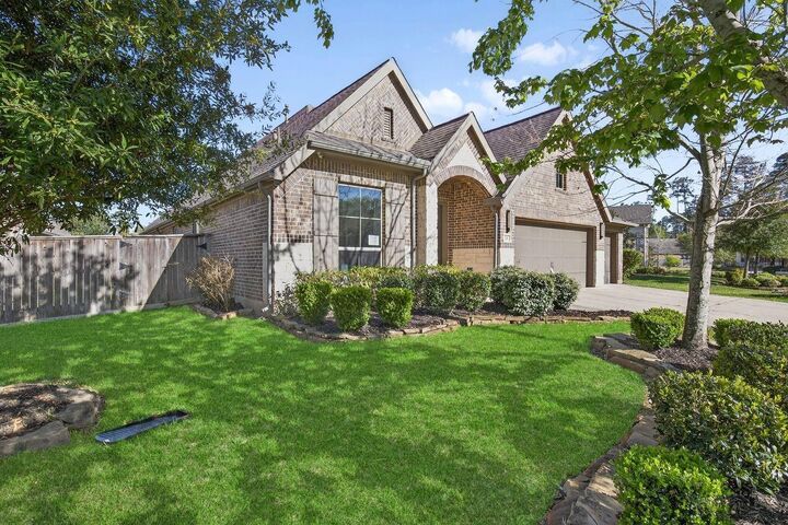 Property Photo:  328 Red Petal Court  TX 77304 