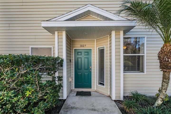 Property Photo: 1827 Hammocks Avenue 1827 FL 33549