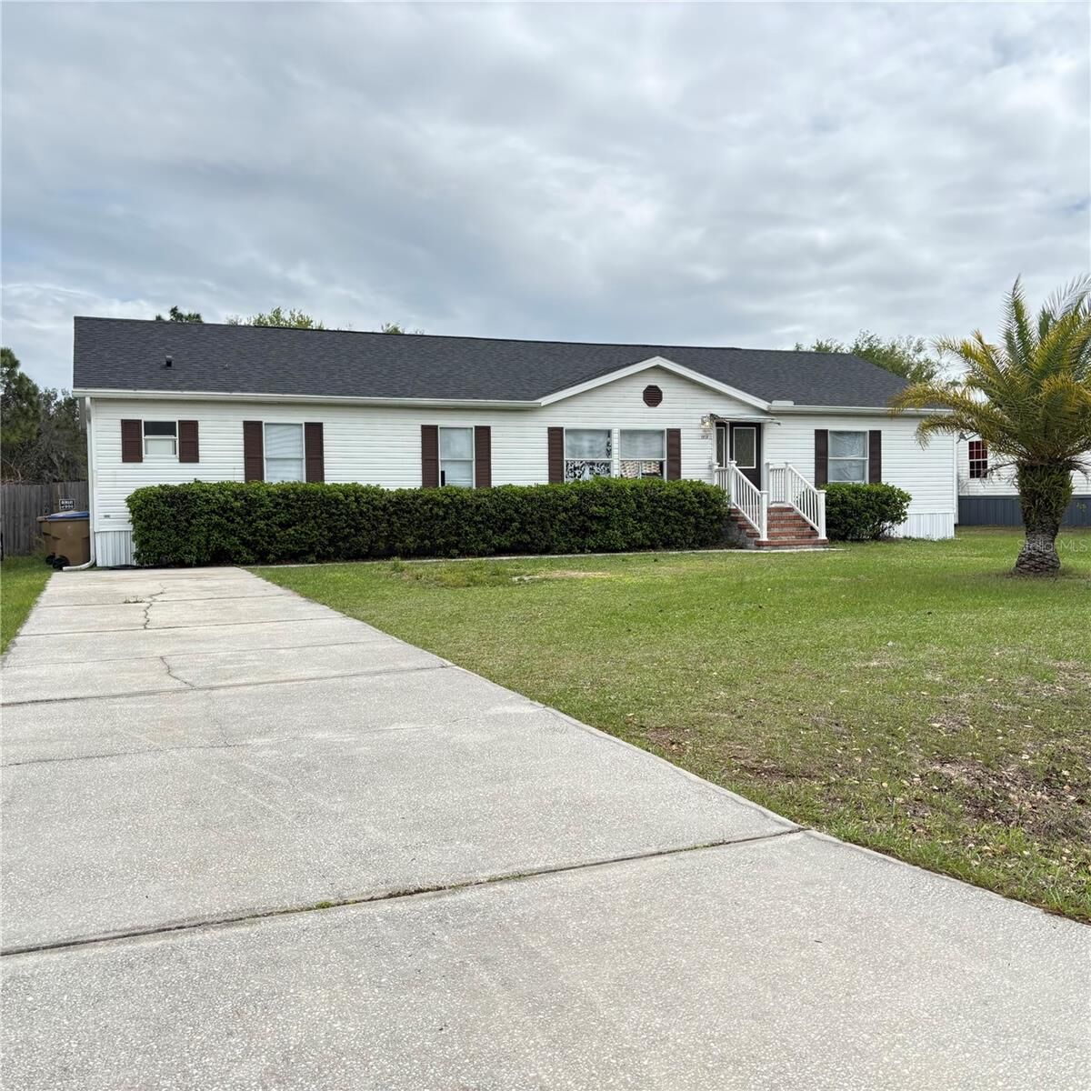 Property Photo:  1813 Winchester Court S  FL 34771 