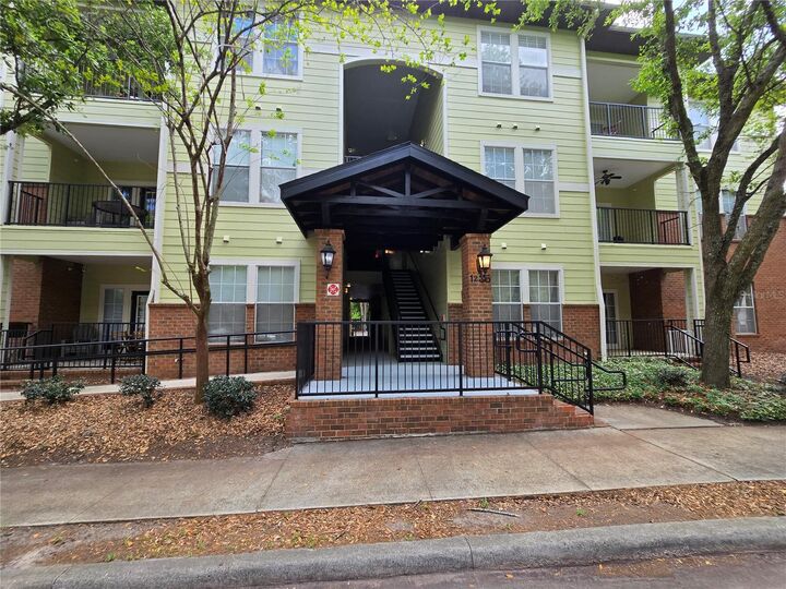 Property Photo: 1235 SW 9th Road 101 FL 32601