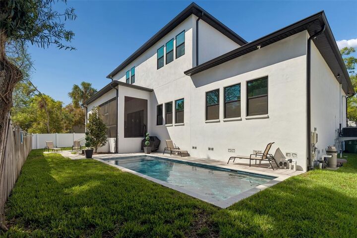 Property Photo: 5410 Bayshore Blvd FL 33611