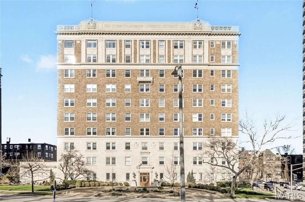 Property Photo: 701 S Skinker Boulevard 303 MO 63105