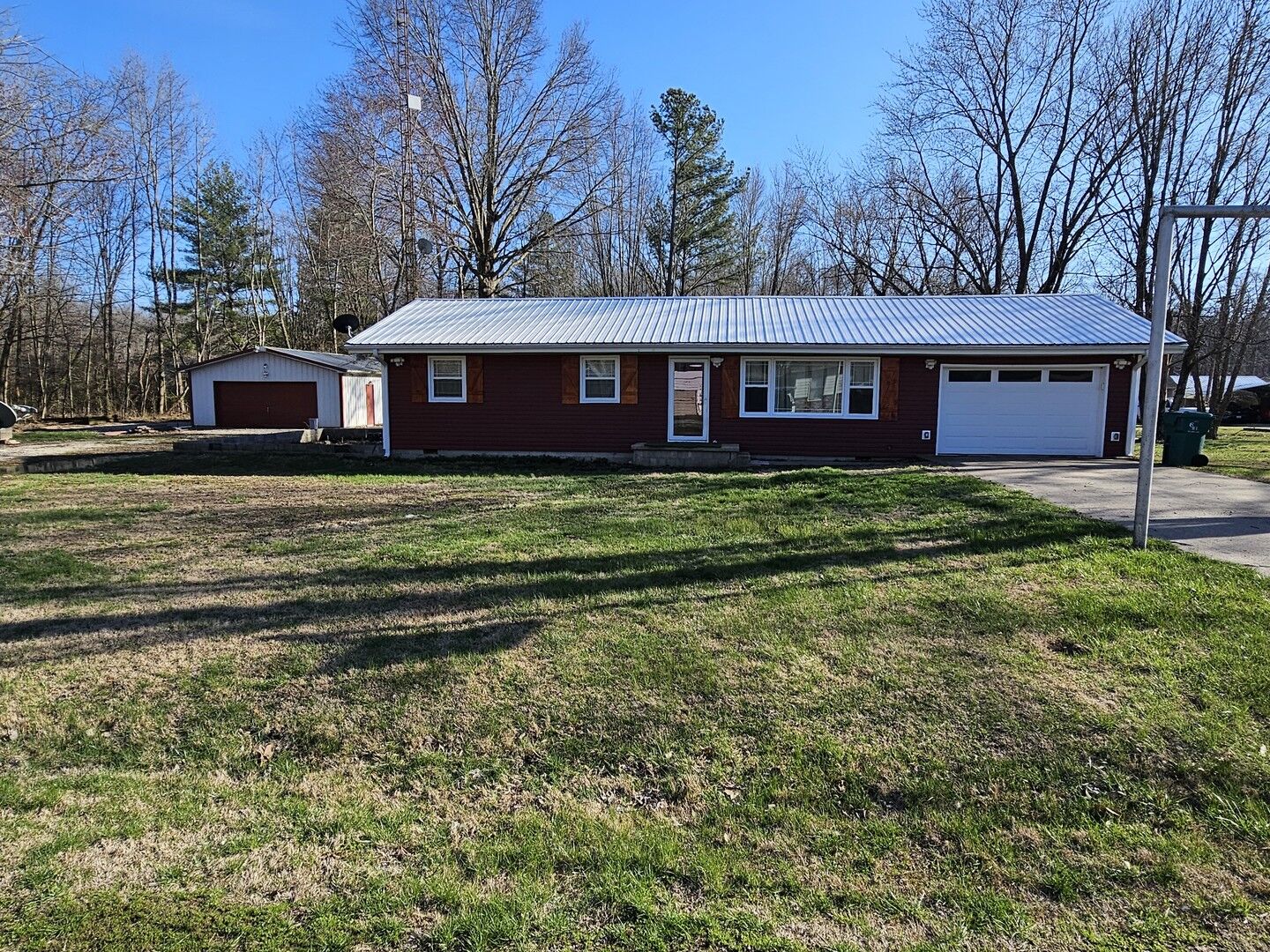 Property Photo:  111 W Hickory Street  IL 62814 