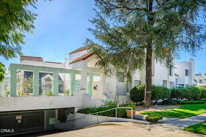 Property Photo: 1340 Glenwood Road 17 CA 91201
