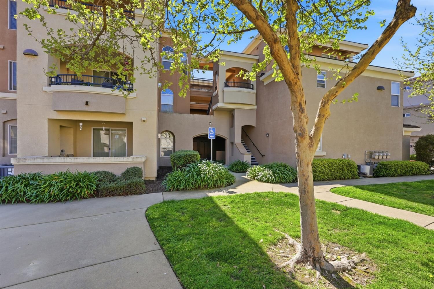 Property Photo:  900 Moon Circle 932  CA 95630 