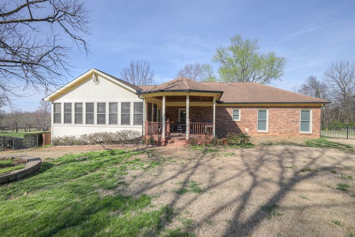 Property Photo:  612 Cloverbrook Ln  TN 37067 