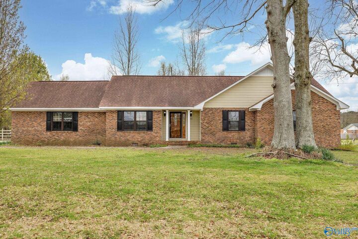 Property Photo: 900 Section Line Road AL 35950