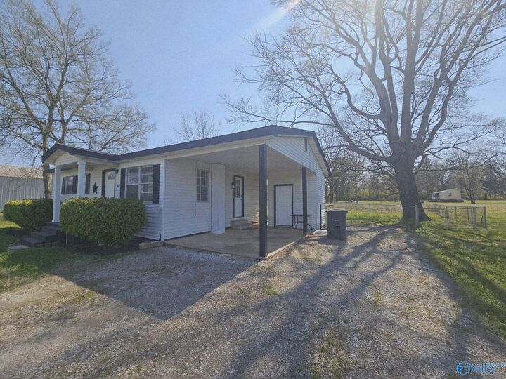 Property Photo: 48 Oakdale Avenue AL 35650