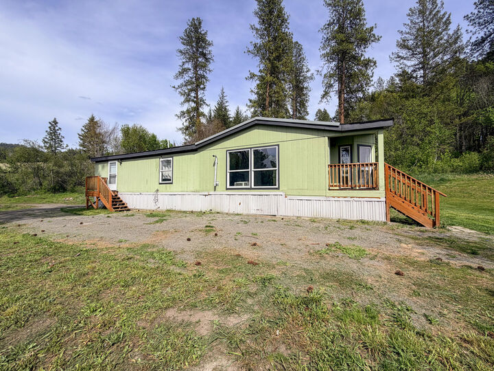 Property Photo: 2897 McNitt Rd WA 99141