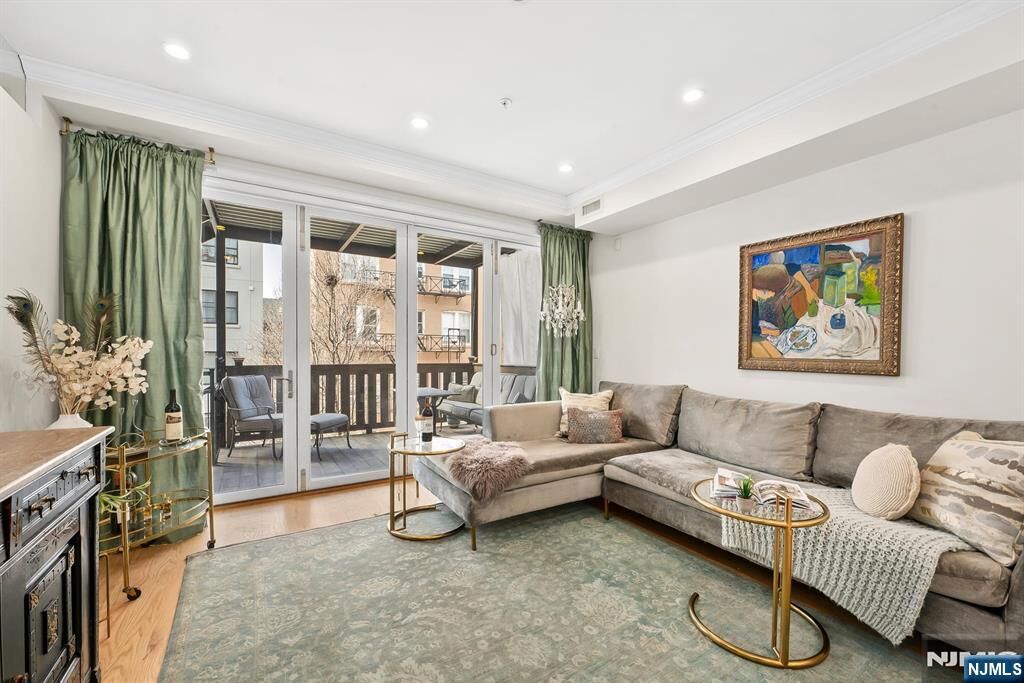 Property Photo:  720 Willow Avenue 3  NJ 07030 