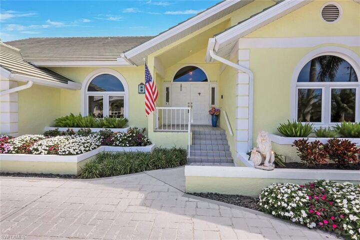 Property Photo: 2147 Snook Dr FL 34102