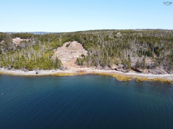 542 Beaver Harbour Road — photo 1