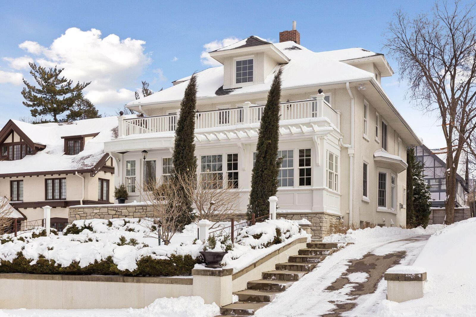 Property Photo:  2735 E Lake Of The Isles Parkway  MN 55408 