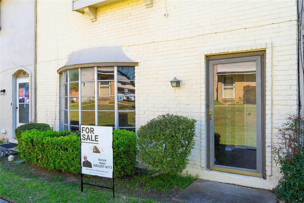 Property Photo:  65 W Townhouse Lane 17  TX 75052 